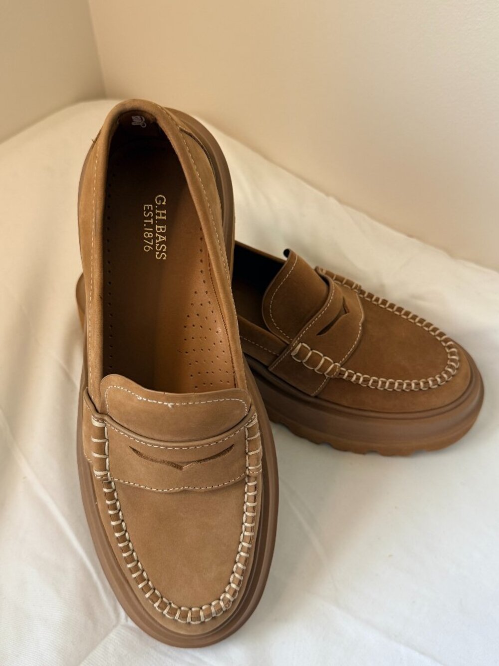 G.H. Bass Ella Platform Loafers Tan Nubuck Leather Chunky Lug Soles Size 10